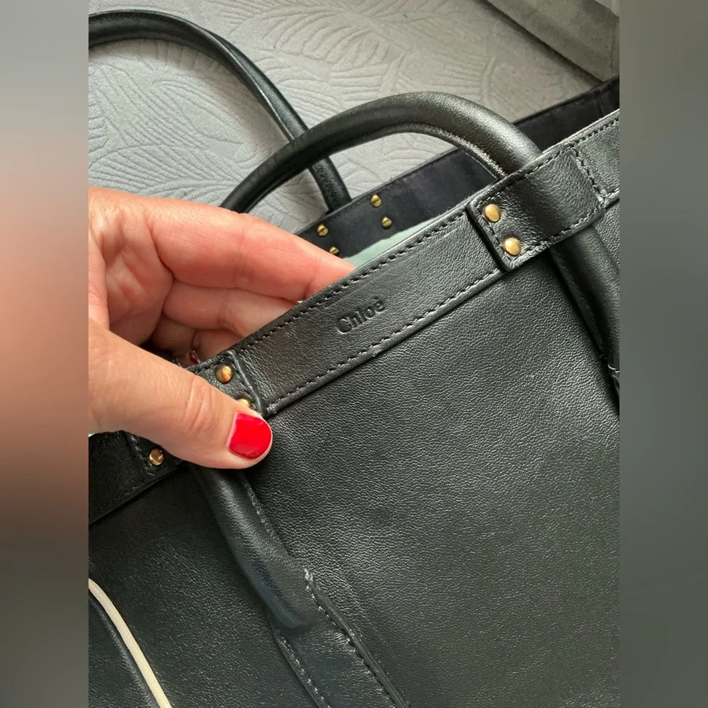 Authentic CHLOE spacious tote bag 🖤🤍🖤🤍
